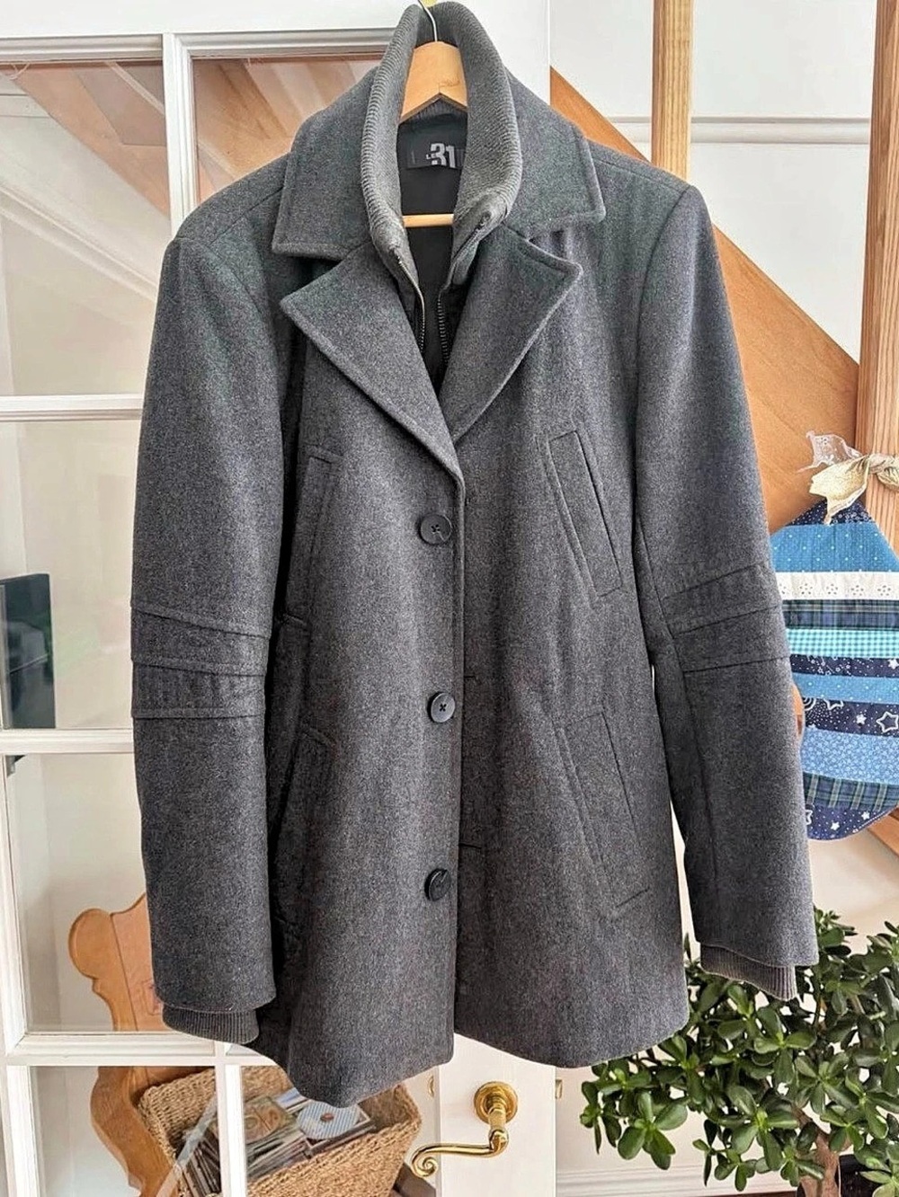 Le3 Wool-Blend-Style Gray Pea Coat Size 40 Like New